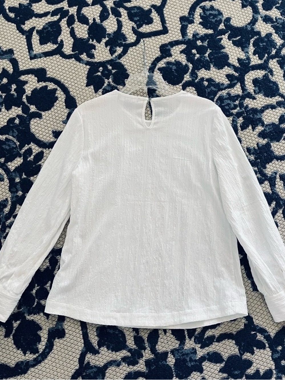 Women’s White Long-Sleeve Textured Blouse Sz M